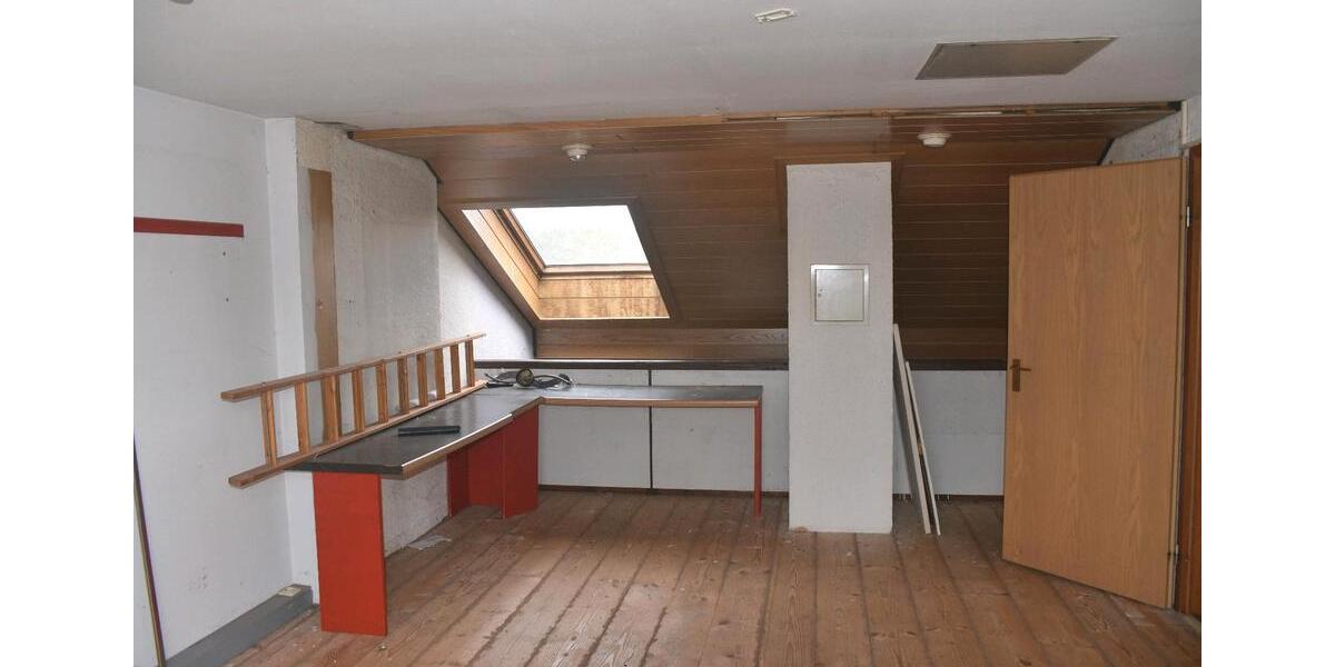 Einfamilienhaus Losheim am See - 11 Zimmer, 150 m&sup2;, 200.000&euro; | Angebot:27285440