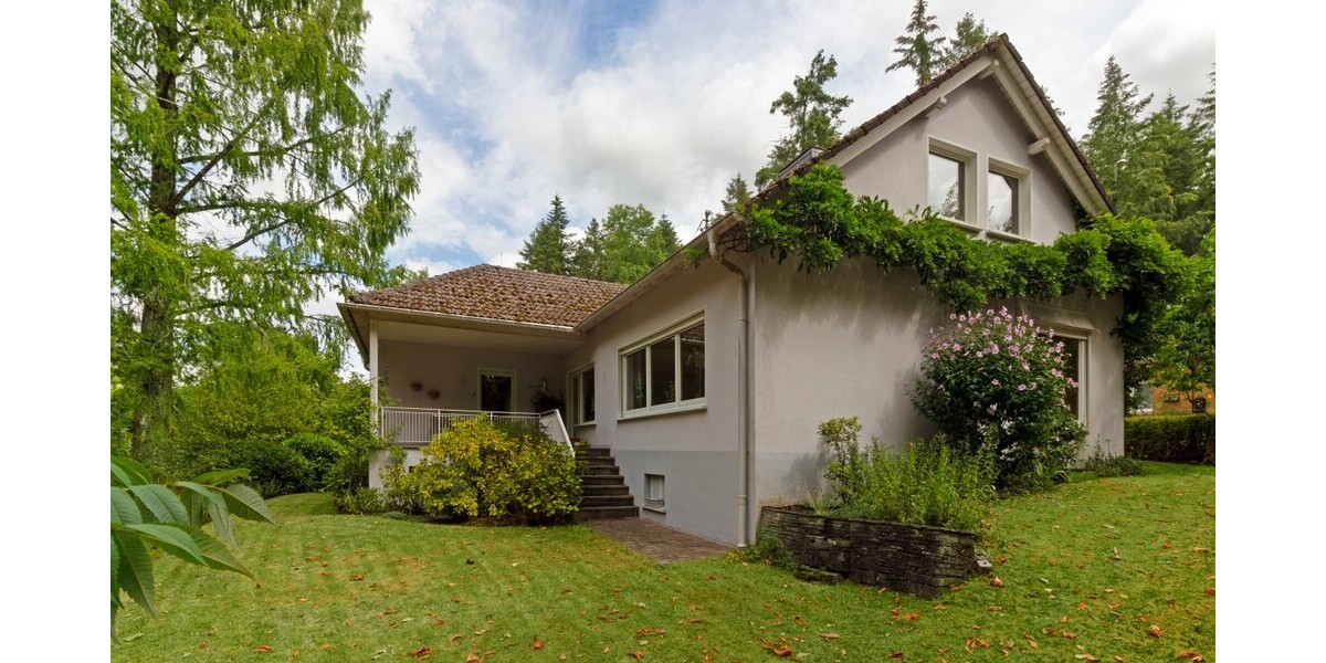 Trier-Feyen - Großzügiges freistehendes Wohnhaus in individueller Lage mit viel Grün - Einfamilienhaus Trier Feyen-Weismark | Angebot:27280578
