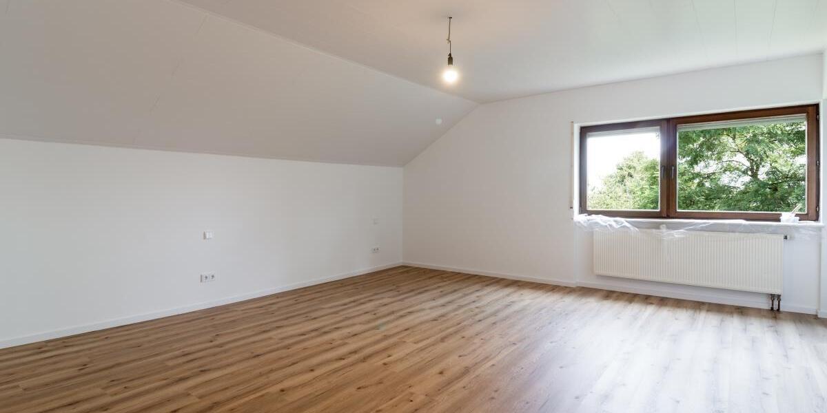 Renovierte 3-Zimmer Wohnung in ruhiger Lage von Pellingen - Dachgeschoßwohnung Pellingen | Angebot:27225332
