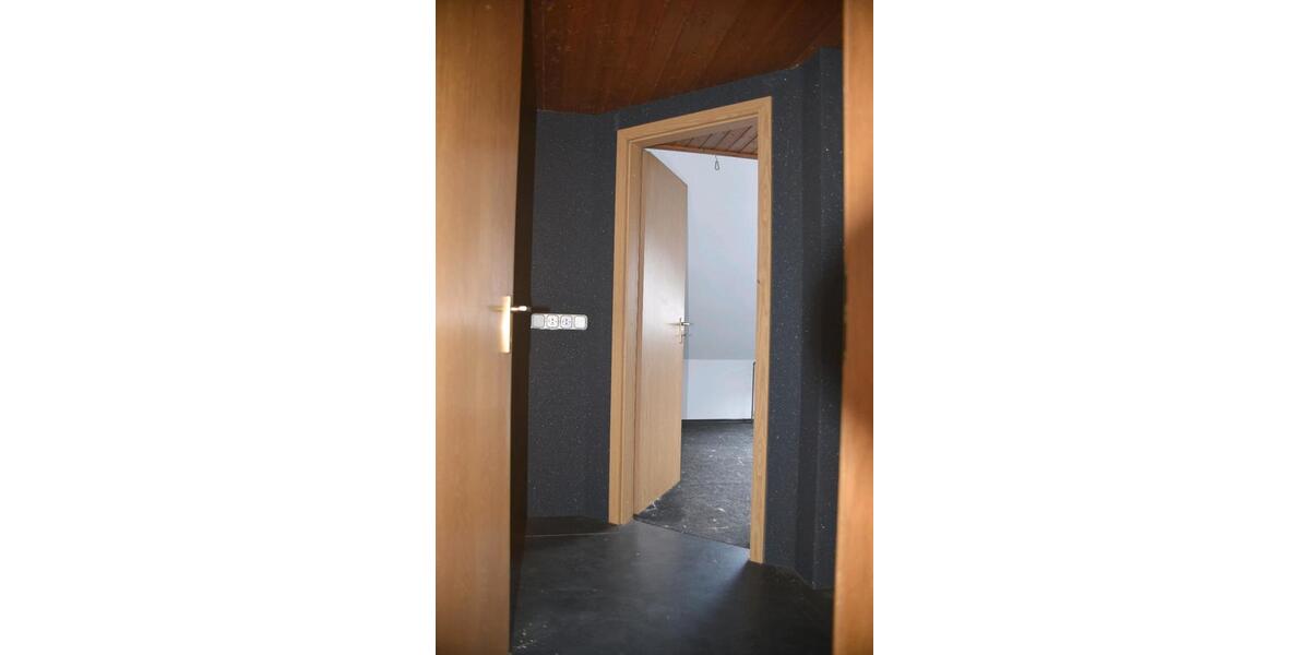 Einfamilienhaus Losheim am See - 11 Zimmer, 150 m&sup2;, 200.000&euro; | Angebot:27285440