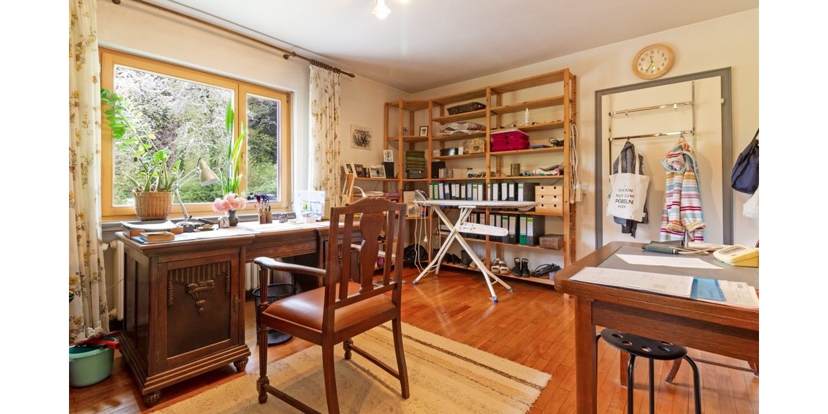 Trier-Feyen - Großzügiges freistehendes Wohnhaus in individueller Lage mit viel Grün - Einfamilienhaus Trier Feyen-Weismark | Angebot:27280578
