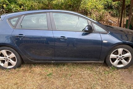Opel Astra 233.000 km 850 &euro; Losheim am See 66679