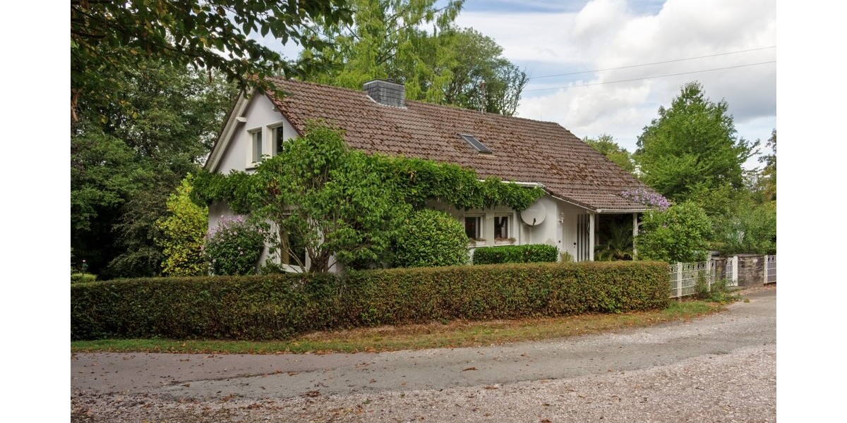 Trier-Feyen - Großzügiges freistehendes Wohnhaus in individueller Lage mit viel Grün - Einfamilienhaus Trier Feyen-Weismark | Angebot:27280578